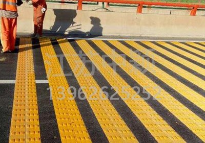 青島道路劃線 青島交通劃線一平方米多少錢?